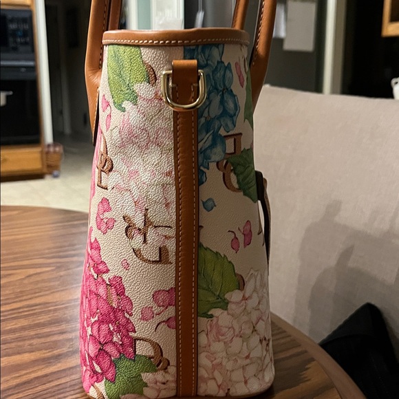 Dooney and Bourke *RARE* Hydrangea print tote. New with out tags - Picture 12 of 12